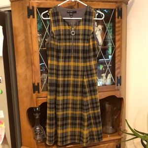 Size 8 Maggie London soft plaid sleevekess dress